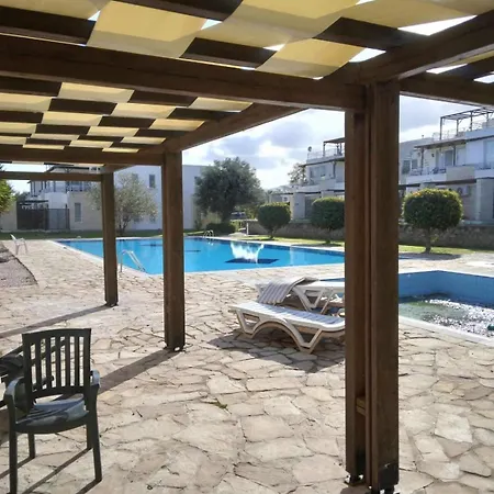 Апартаменты Turtle Bay Village Garden 2-bedroom Sea Кирения