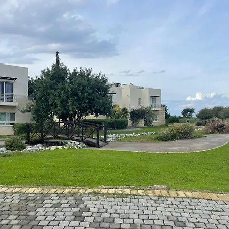 Turtle Bay Village Garden 2-bedroom Sea Apartment